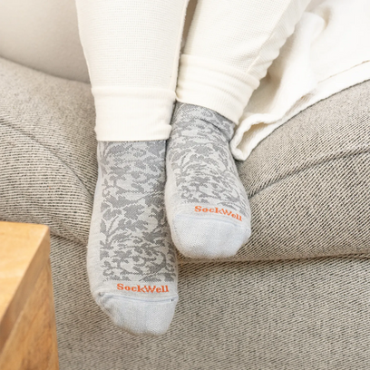 Damask Women Moderate Compression Socks Oyster